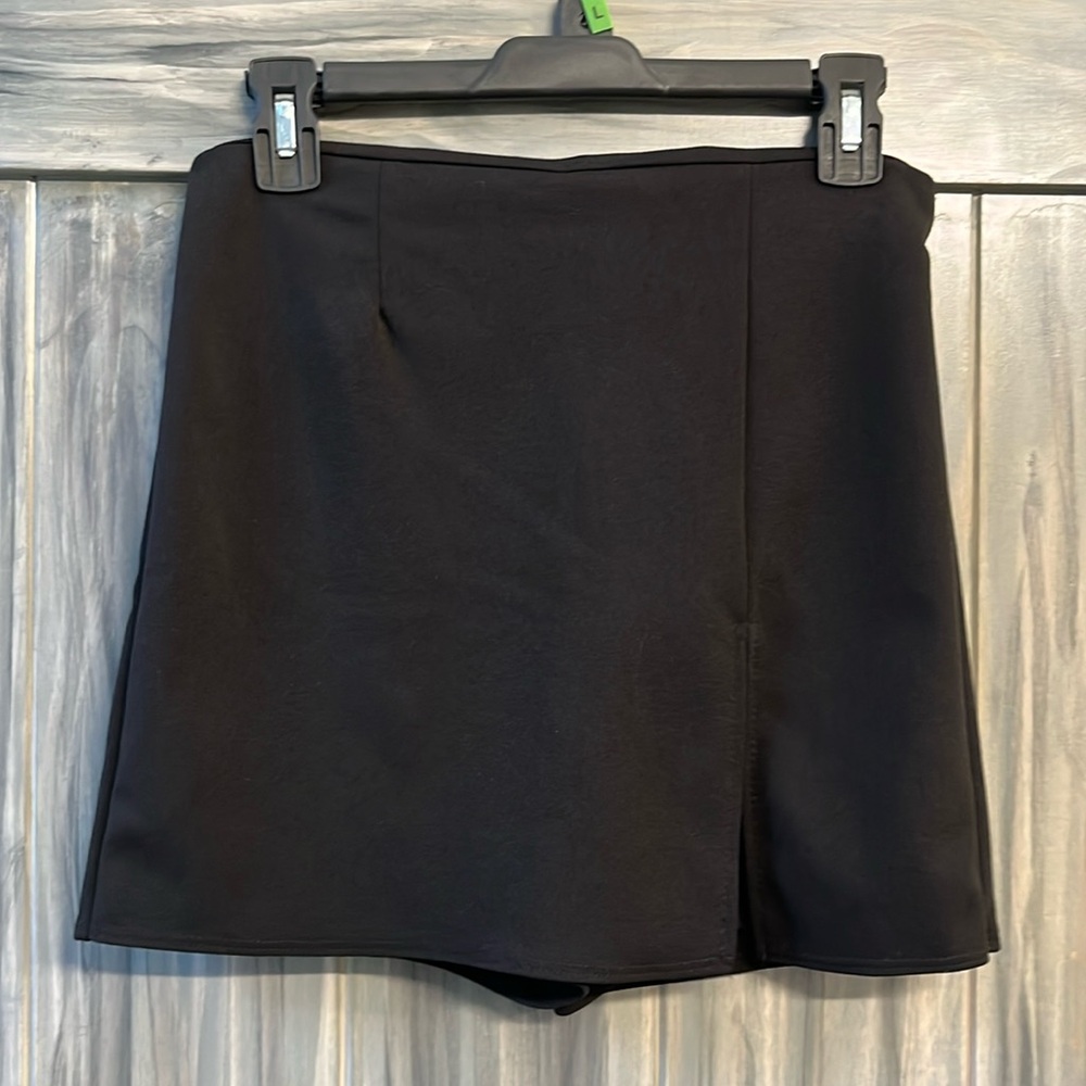 Size Medium Windsor Black Skort